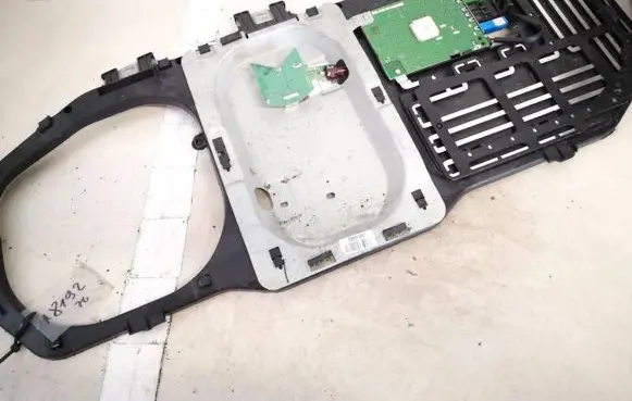 Mercedes-Benz ML W164 Antenna control unit a2518202275