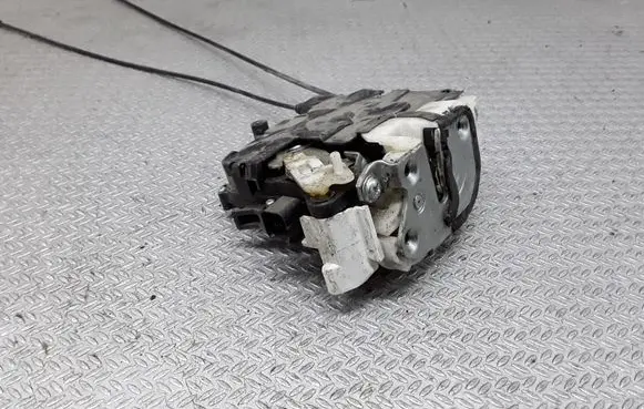 Mitsubishi Lancer X Rear door lock