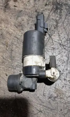Nissan Qashqai Windscreen/windshield washer pump 8200031805
