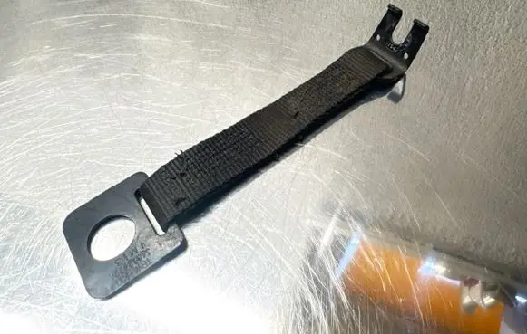 Opel Insignia A Battery bracket 13308590