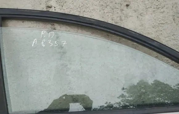 KIA Ceed Front door window glass four-door
