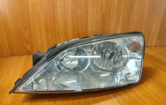 Ford Mondeo Mk III Headlight/headlamp 1S7113006AL 0301174201
