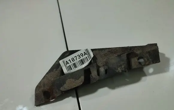Front bumper mounting bracket