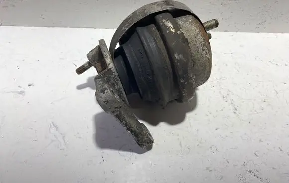 Volvo 940 Engine mount bracket 1328861 1328857