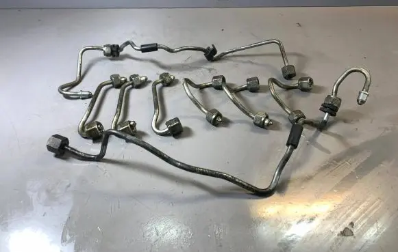 BMW 7 F01 F02 F03 F04 Fuel distributor 13537805424 13537805425 13537797885