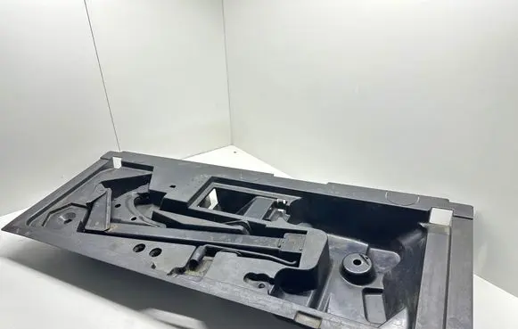 BMW 5 E34 Tool box 8120797 1180221