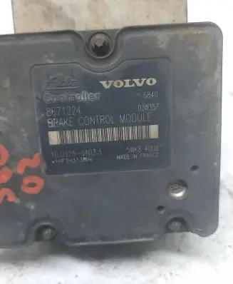 Volvo V70 ABS Pump P08671225 325831 10020403674