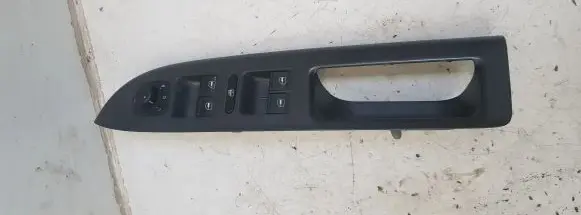 Volkswagen Golf Plus Front door interior handle trim 5M1867371B 1K0959565F 1586