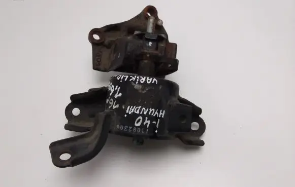 Hyundai i40 Engine mount bracket 13092308 BU0524