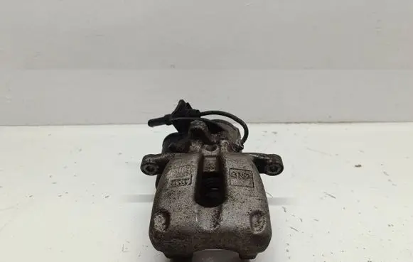 Volkswagen PASSAT B6 Rear brake caliper 32332267L