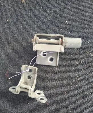 Renault Clio III Front door hinges set 
