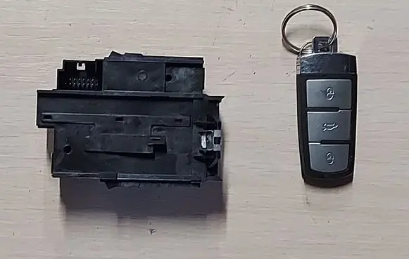 Volkswagen PASSAT B6 Ignition lock 3C0905843Q