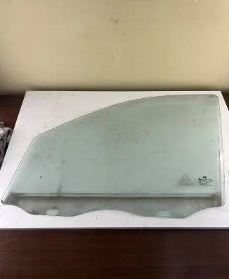 Hyundai Santa Fe Front door window glass four-door 43R000382