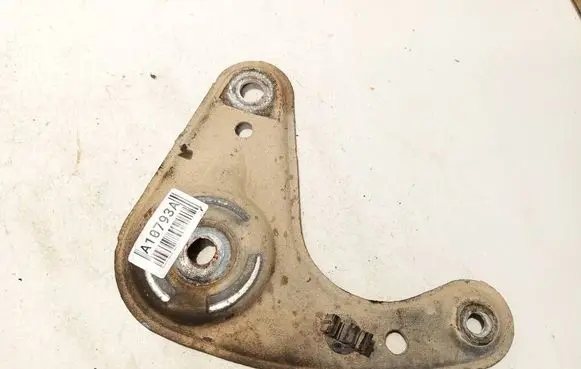 Engine mounting bracket