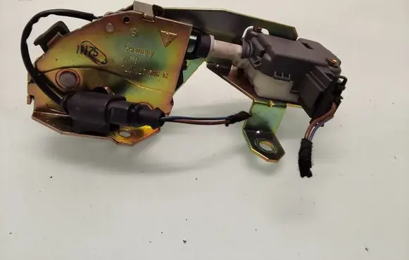 Porsche Cayenne (9PA) Tailgate window lock/catch/latch 7L0827506