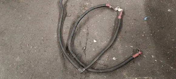 BMW 5 E60 E61 Positive cable (battery) 