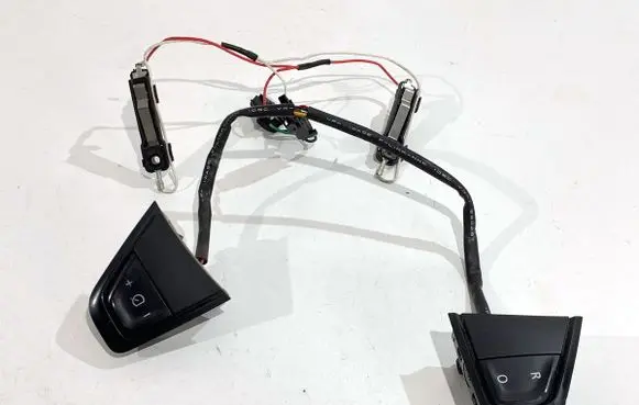 Renault Laguna III Steering wheel buttons/switches 