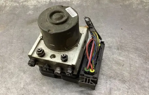 Mini One - Cooper R50 - 53 ABS Pump 6765325 5WK84024 10097008523