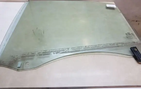 KIA Sorento Rear door window glass
