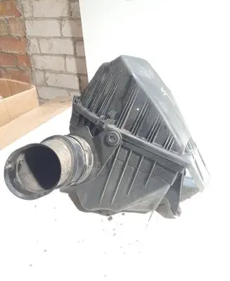 BMW 5 E60 E61 Air filter box 7577778