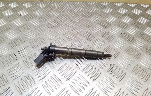 Mercedes-Benz E W211 Fuel injector A6420700587