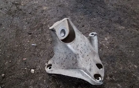 Audi A8 S8 D3 4E Engine mounting bracket