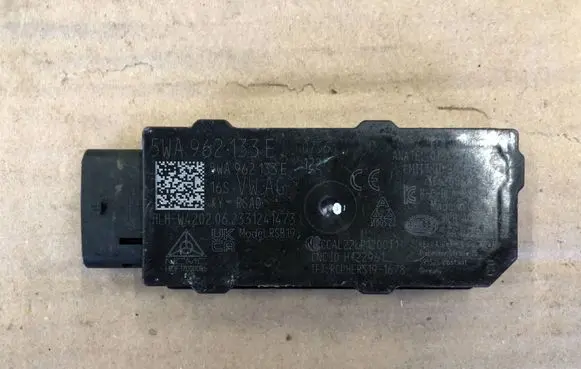 Volkswagen Tiguan Aerial antenna amplifier 5WA962133E