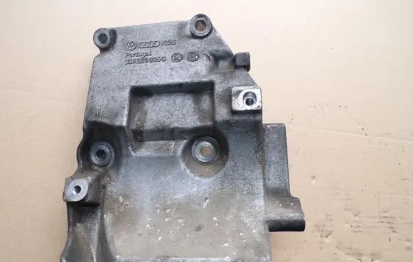 Audi A4 S4 B5 8D A/C compressor mount bracket 038260885C