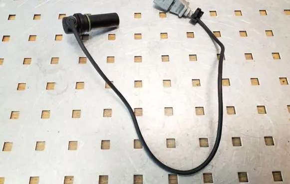 Volkswagen New Beetle Crankshaft position sensor 038907319J