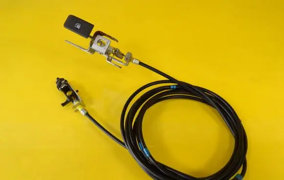 Mazda 5 Fuel cap flap release cable 