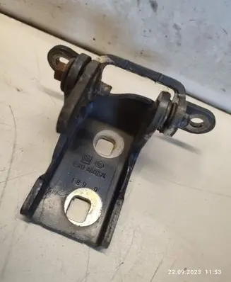 Opel Insignia A Front door upper hinge ES03A046574