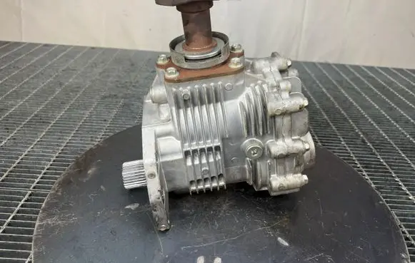 Nissan X-Trail T32 Gearbox transfer box case 331004BD0A 4BD0A