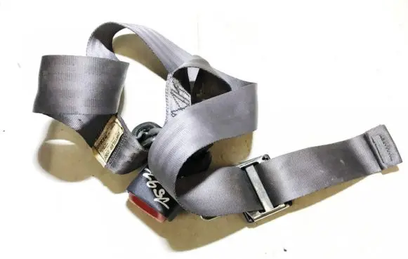 Chrysler 300M Middle seatbelt (rear) m034002