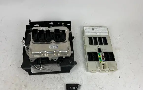 BMW X5 F15 Engine ECU kit and lock set 7540738 9344894
