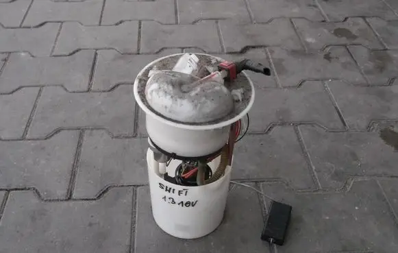 Suzuki Swift I In-tank fuel pump