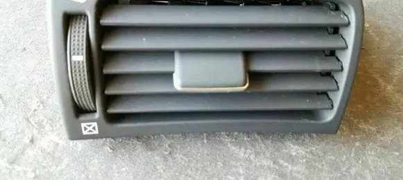 Toyota Avensis T250 Dashboard side air vent grill/cover trim ARA46328