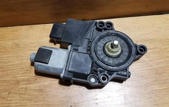KIA Ceed Front door window regulator motor 82460a2010