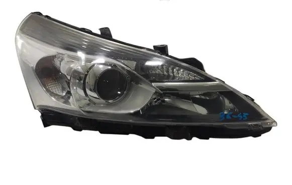 Toyota Corolla Verso E121 Headlight/headlamp 81110-0F161