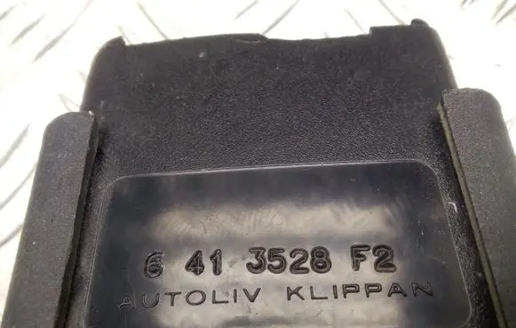 Renault Megane I Rear seatbelt buckle 6413528F2