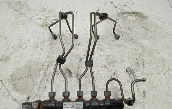 Citroen C4 I Picasso Fuel main line pipe 9654590