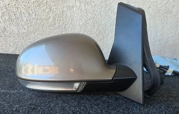 Volkswagen Golf Plus Front door electric wing mirror 5M1