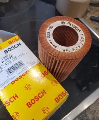 Volkswagen Touran I Oil filter cover 1457429196 P9196