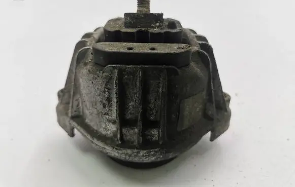 BMW 1 E81 E87 Engine mount bracket 13981112
