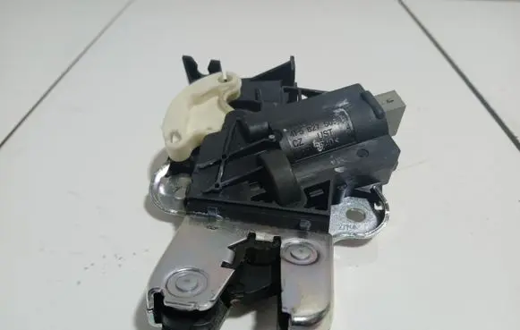 Audi A6 S6 C6 4F Tailgate/trunk/boot lock/catch/latch 4F5827505D
