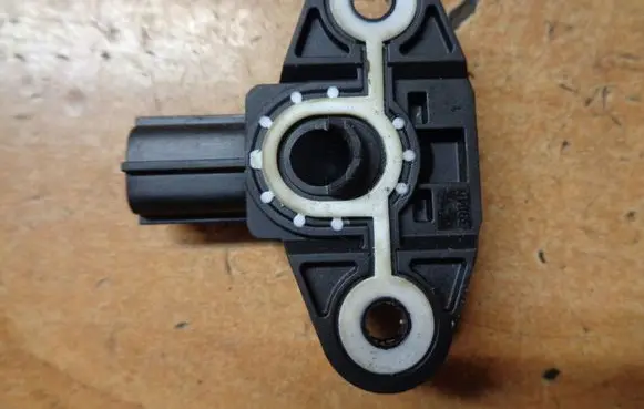 Volkswagen PASSAT B7 Airbag deployment crash/impact sensor