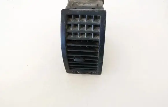 Volkswagen Polo IV 9N3 Dash center air vent grill 6q081970301c