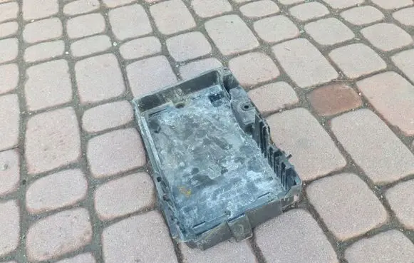 Opel Meriva B Battery box tray 13396156