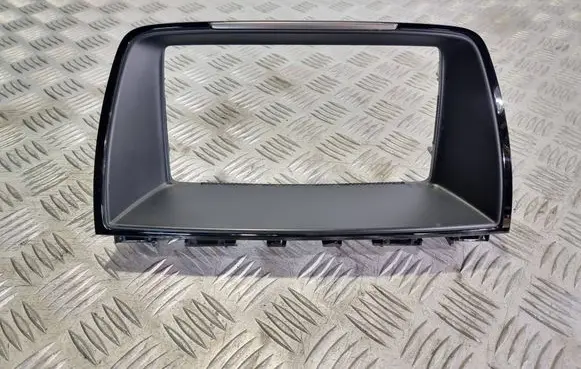 Radio/GPS head unit trim