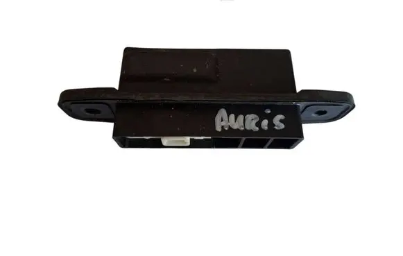 Toyota Auris 150 Tailgate opening switch 0505076