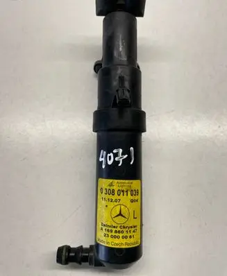 Mercedes-Benz B W245 Headlight washer spray nozzle 1698601147 A1698601147